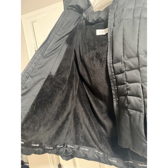Calvin Klein women’s black puffer jacket -Size M - Picture 3 of 4